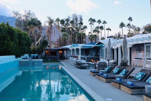 Near Downtown Palm Springs 7 BD 7 BTH 80FT Pool Pickleball — 4-Star Luxury Hotel in Palm Springs, United States