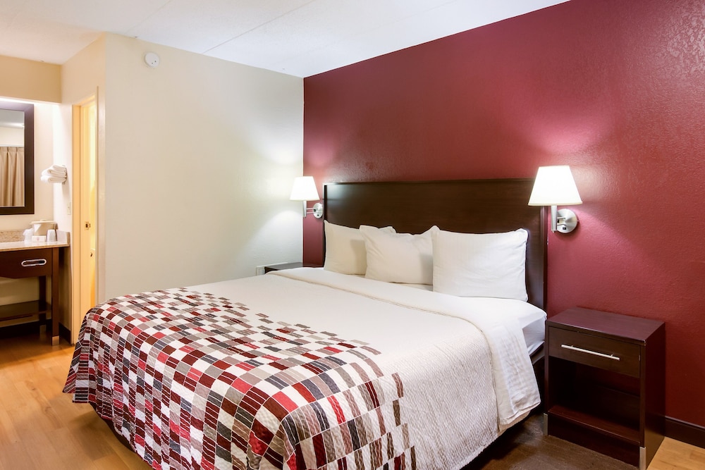 Red Roof Inn Grand Rapids Airport - photo 18