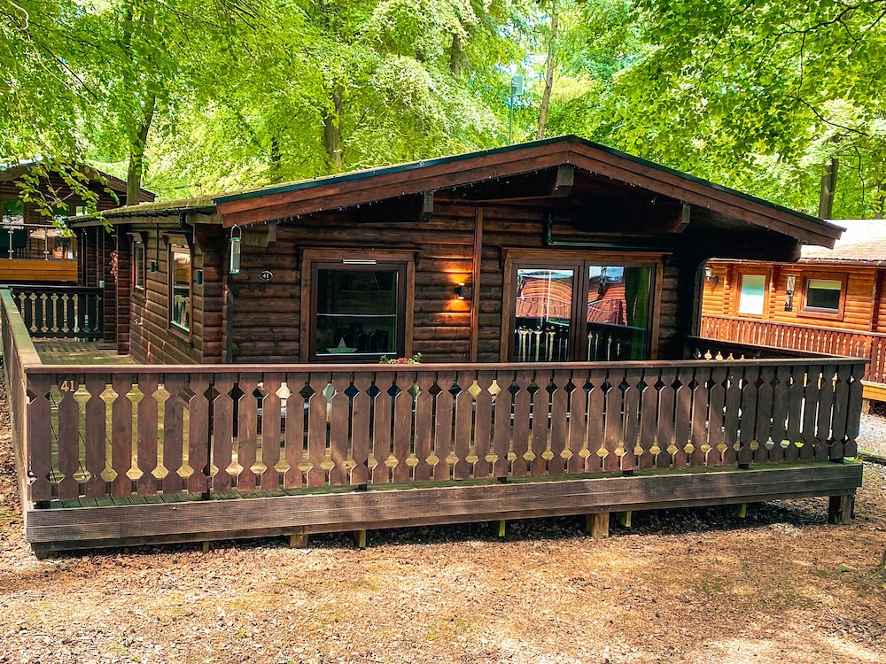Leafy Hollow Lodge — 4-Star Luxury Hotel in Louth, United Kingdom
