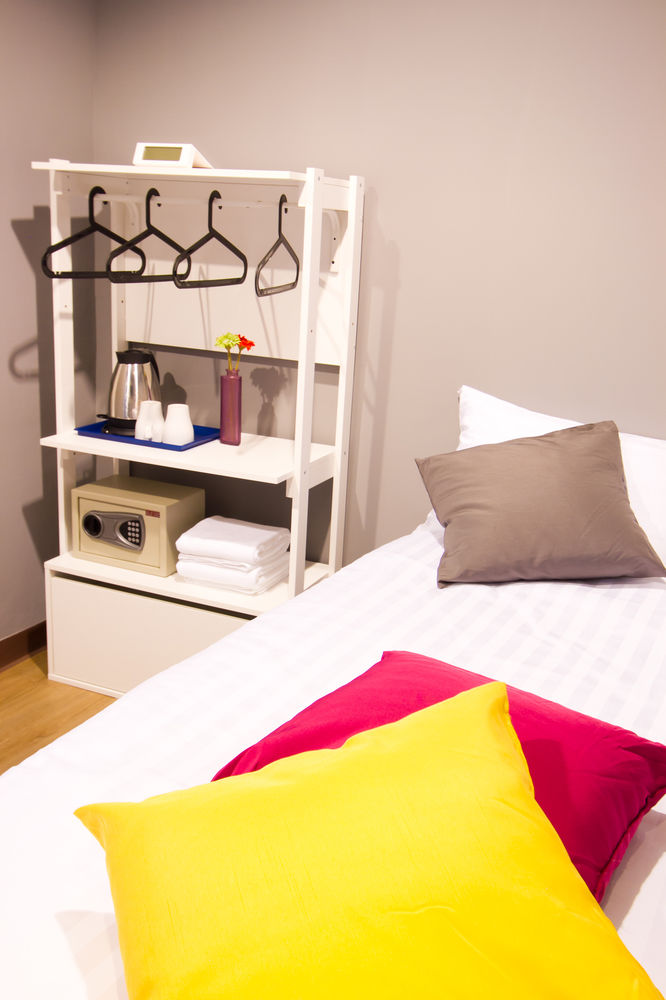 The White Den Sukhumvit 44