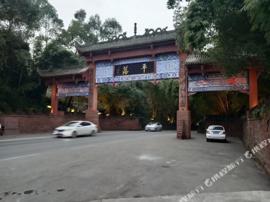 House - carbon neutral hotel in Linqiong