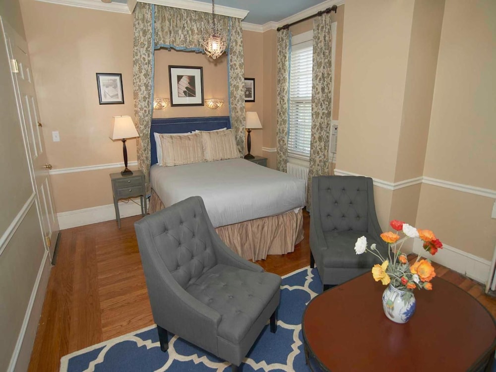 Bellevue Manor - photo 23