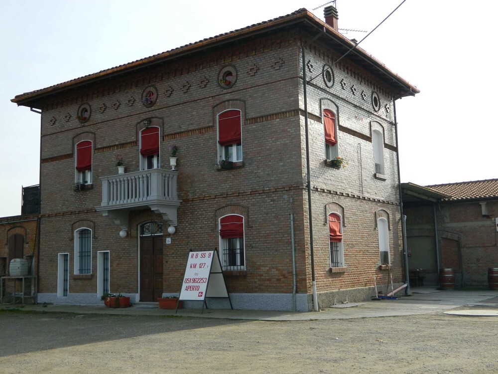 Ss9km127.1 - carbon neutral hotel in Crespellano