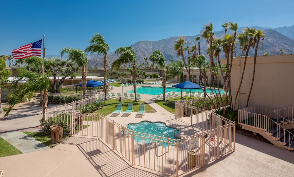 Days Inn by Wyndham Palm Springs - photo 24