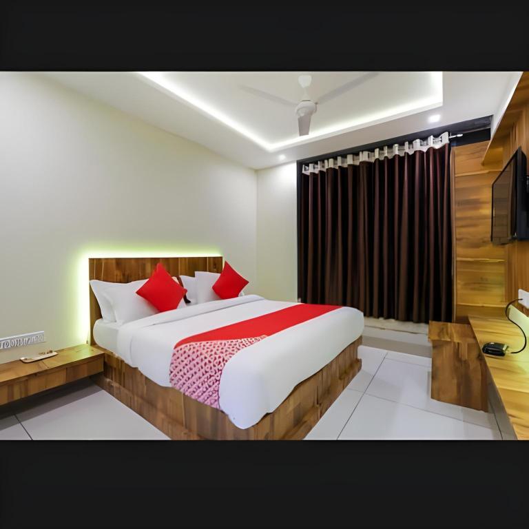 Hotel Phoenix - last minute hotel in Ahmedabad