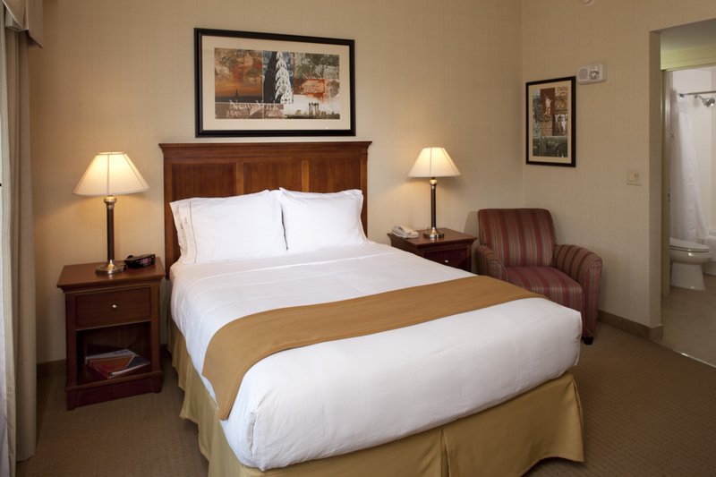Holiday Inn Express Ft Hamilton - photo 7