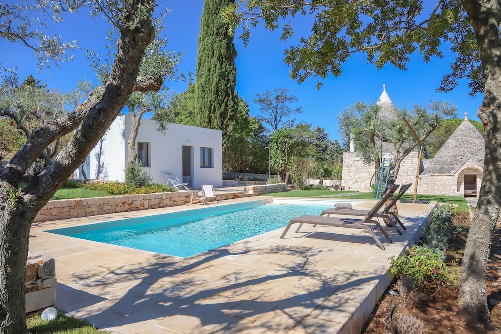 TD Trulli Tortorella w Nature Pool Sauna in Monopoli, Italy