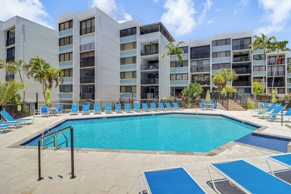 Key Largo Condo Community Pool Marina & Beach — 4-Star Luxury Hotel in Key Largo, United States