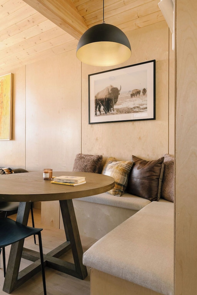 Yellowstone Peaks Hotel - photo 37