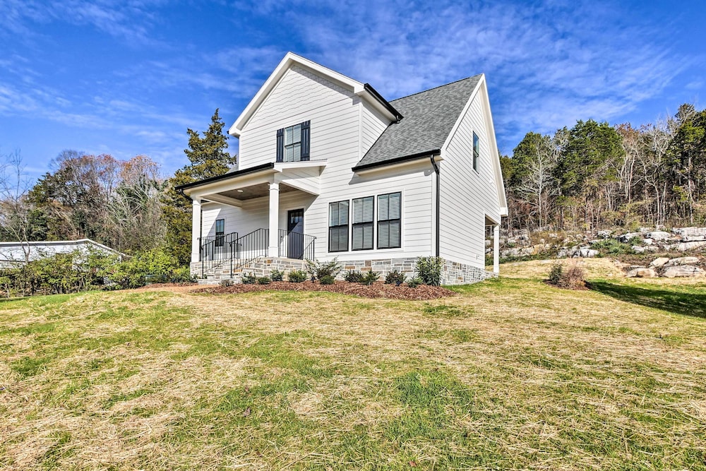 Scenic Mtn Retreat With Wooded Backyard And Fire Pit — Chattanooga