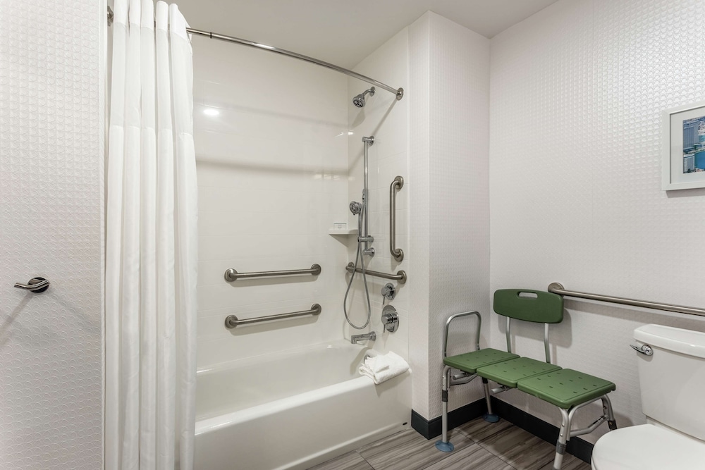 Hampton Inn Oakland Downtown City Center - photo 18