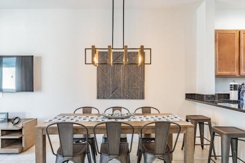 2 Suítes Jacuzzi priv. perto da DISNEY in Kissimmee, United States