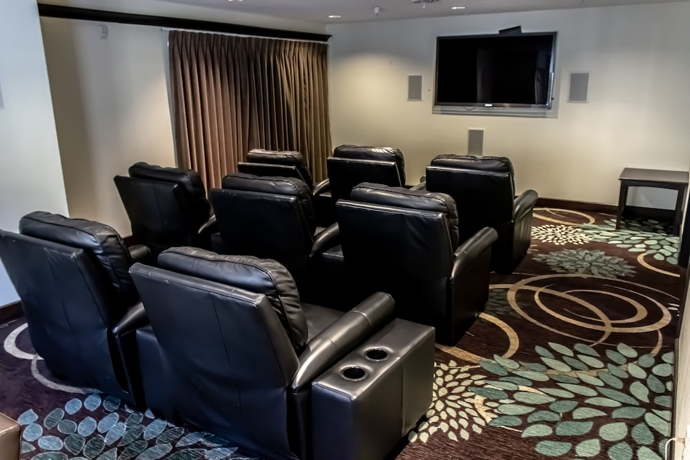 Staybridge Suites Minot by IHG - photo 56