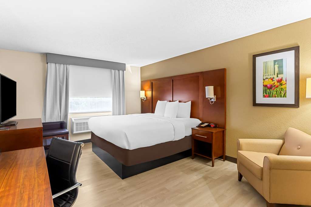 Comfort Suites Grayslake near Libertyville North - photo 9