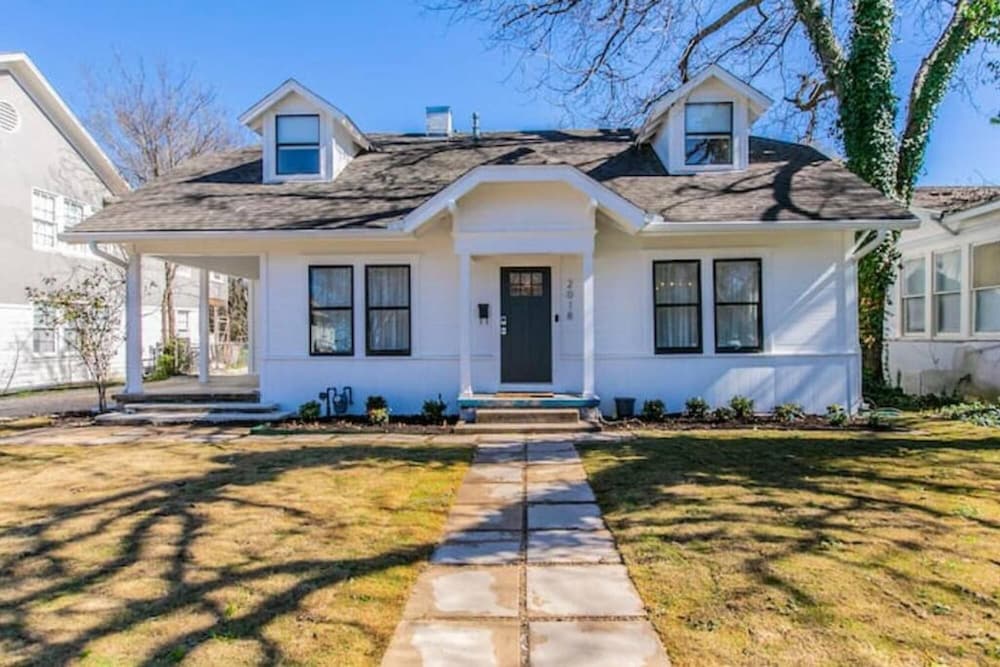 New White On Columbus Family Gathering Place — Waco