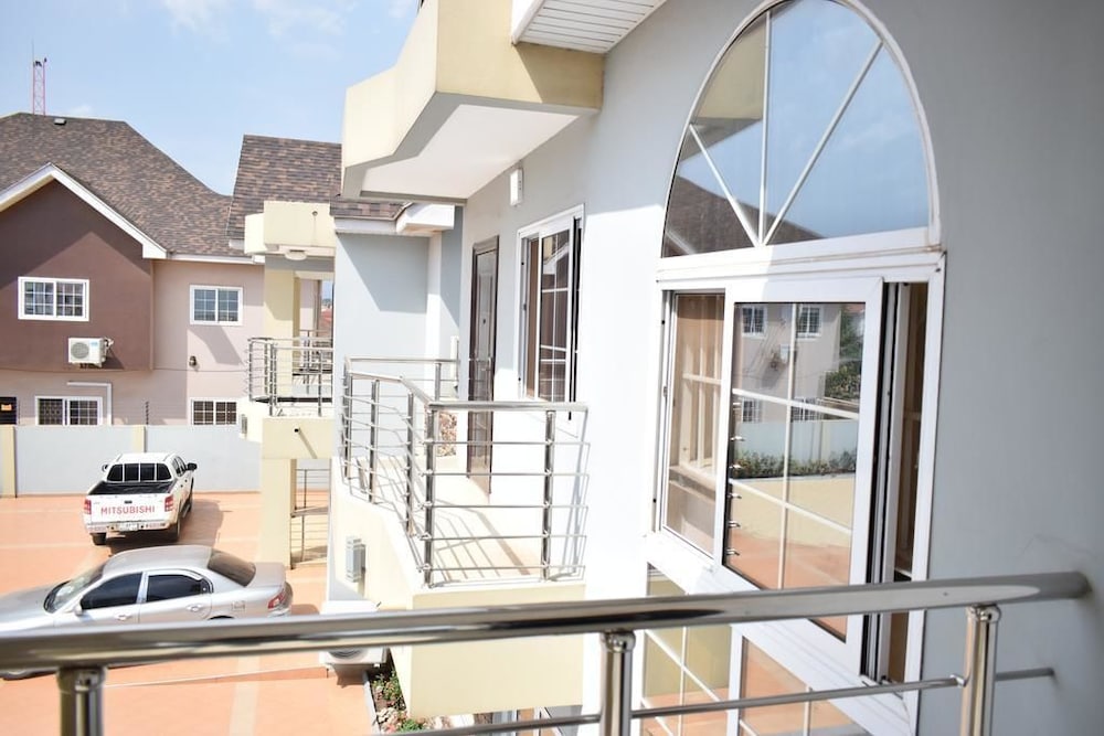 Relle Suites Hotel - last minute hotel in Accra