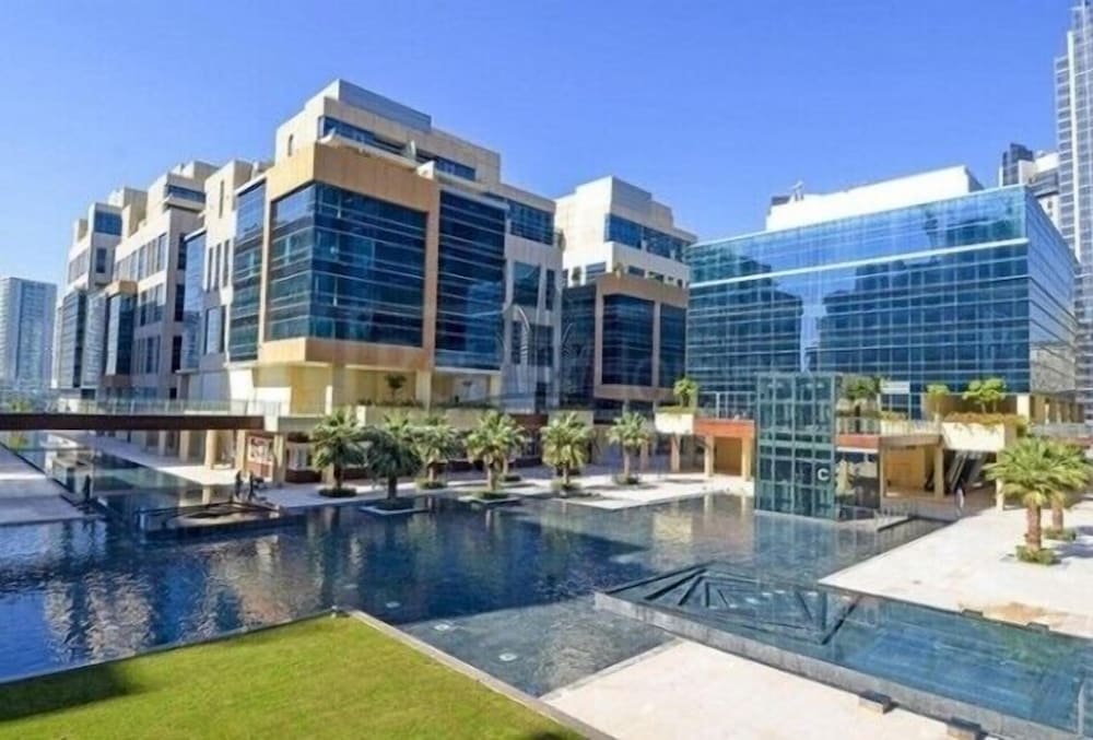 Bespoke Residences Bay Square — 4-Star Luxury Hotel in Dubai, United Arab Emirates