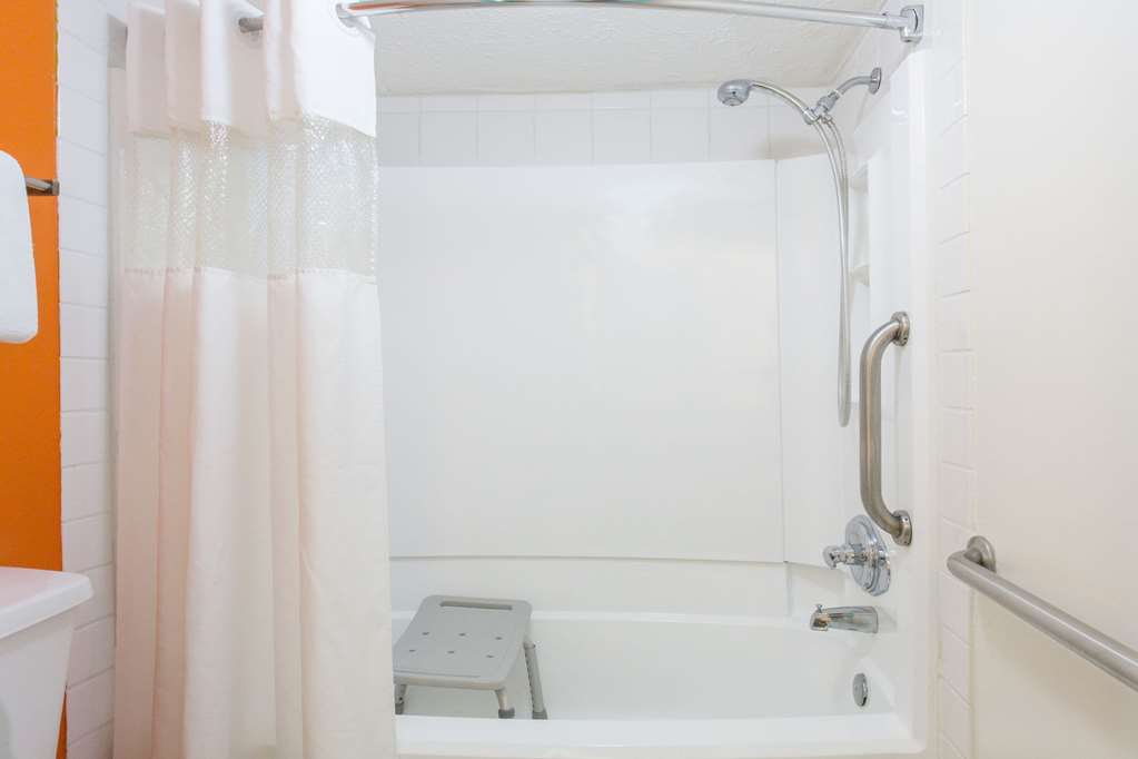 Howard Johnson by Wyndham Ocala FL I 75 - photo 12