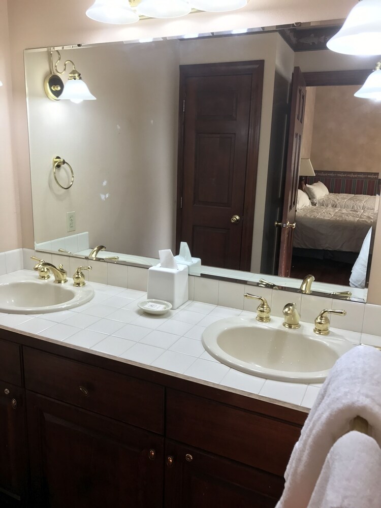 Nirvana Inn & Grill - photo 18