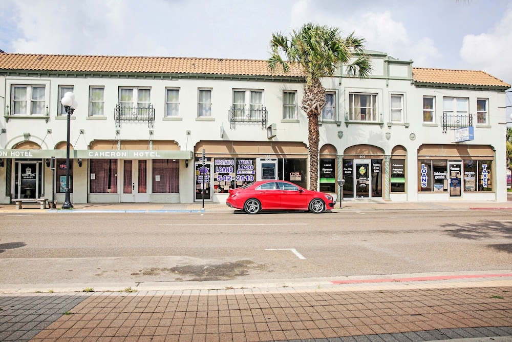 OYO Historic Cameron Hotel Brownsville I 69E - photo 2