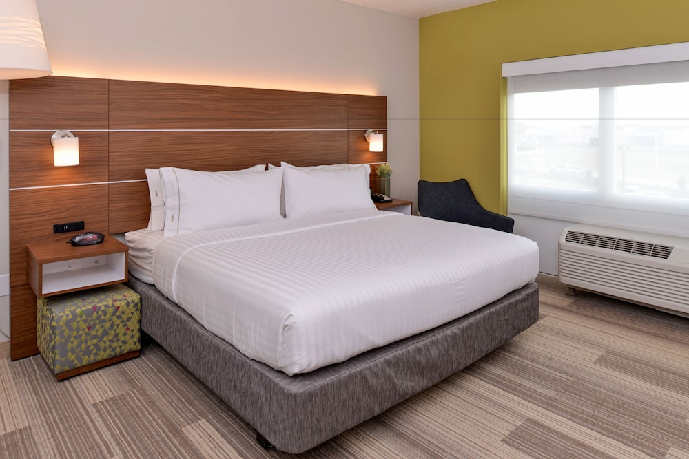 Holiday Inn Express & Suites Salem by IHG - photo 17