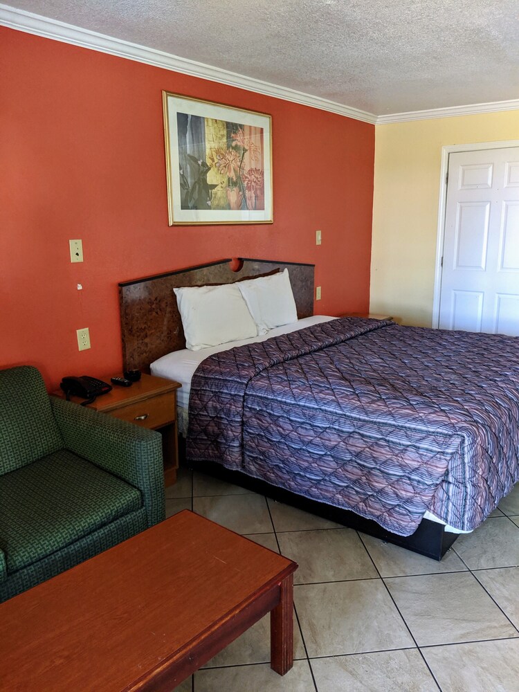 Lake Houma Inn - photo 16
