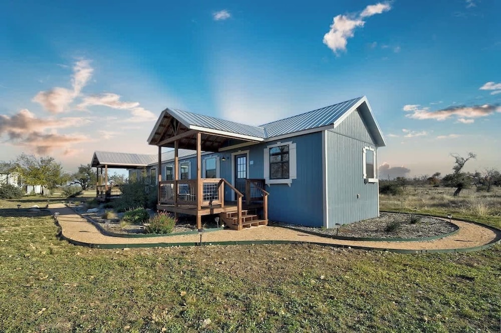 Stargazing Retreat At Lone Star Cottage 19673713 — Harper