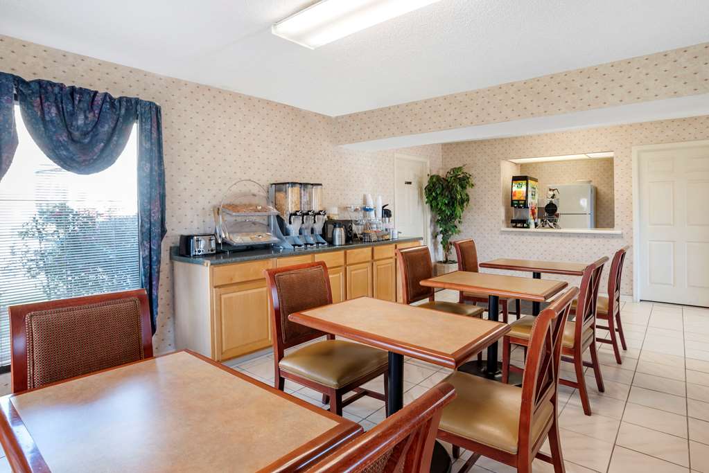 Econo Lodge Pearl Jackson - photo 31