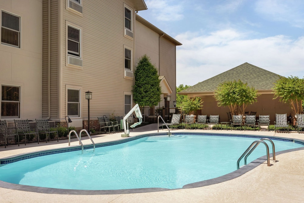 Hampton Inn & Suites Springdale - photo 45