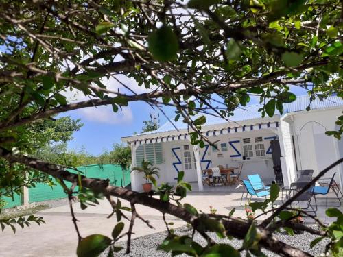 Agréable maison 3 pièces tout confort pour 4 personnes Vue sur jardin — 4-Star Luxury Hotel in Saint-Francois, Guadeloupe