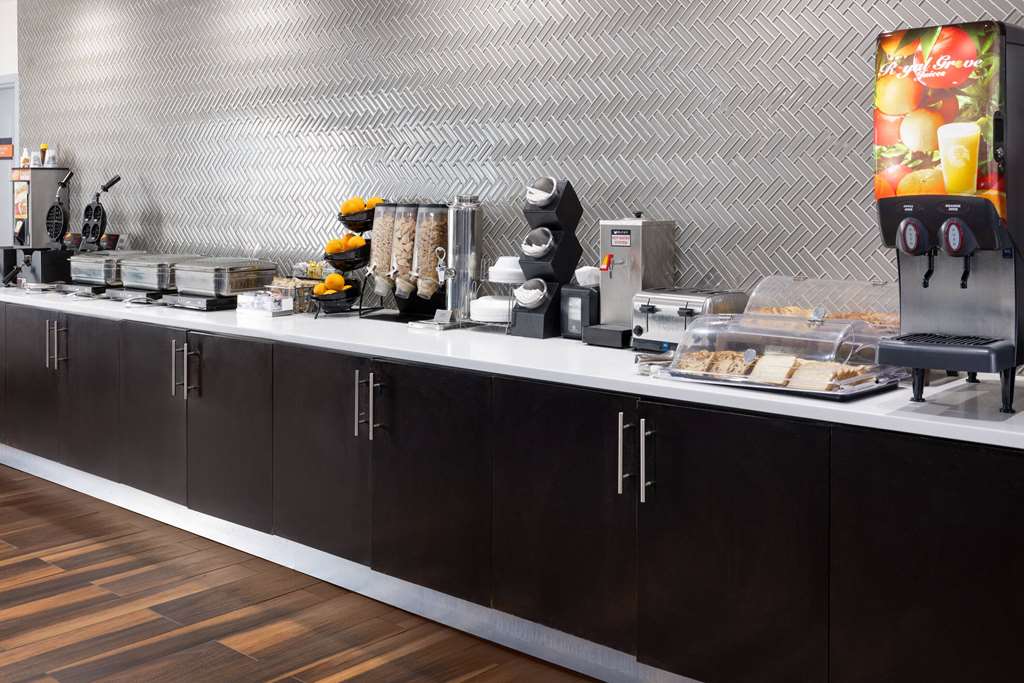 La Quinta Inn & Suites by Wyndham Atlanta South Newnan - photo 40