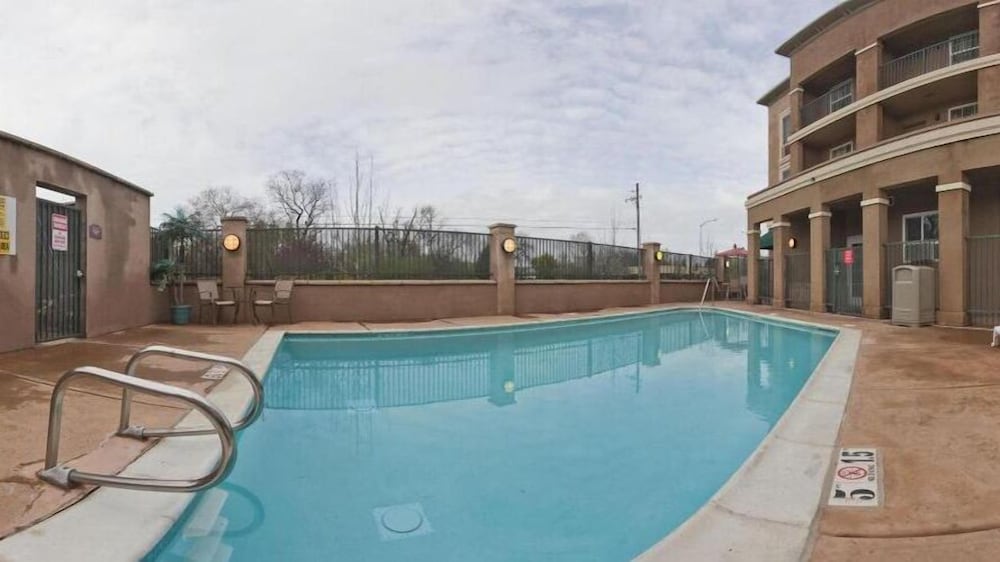 Holiday Inn Express Windsor Sonoma Wine Country by IHG - photo 16