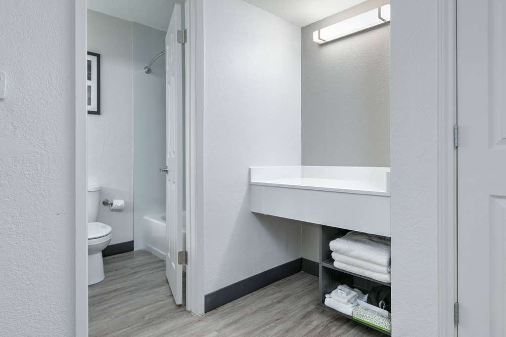La Quinta Inn by Wyndham Dallas Uptown - photo 79