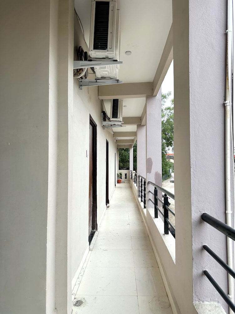 Hotel Jmd 11 - carbon neutral hotel in Indore