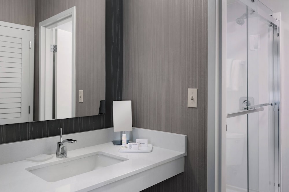 Courtyard by Marriott Philadelphia Devon Villanova - photo 16