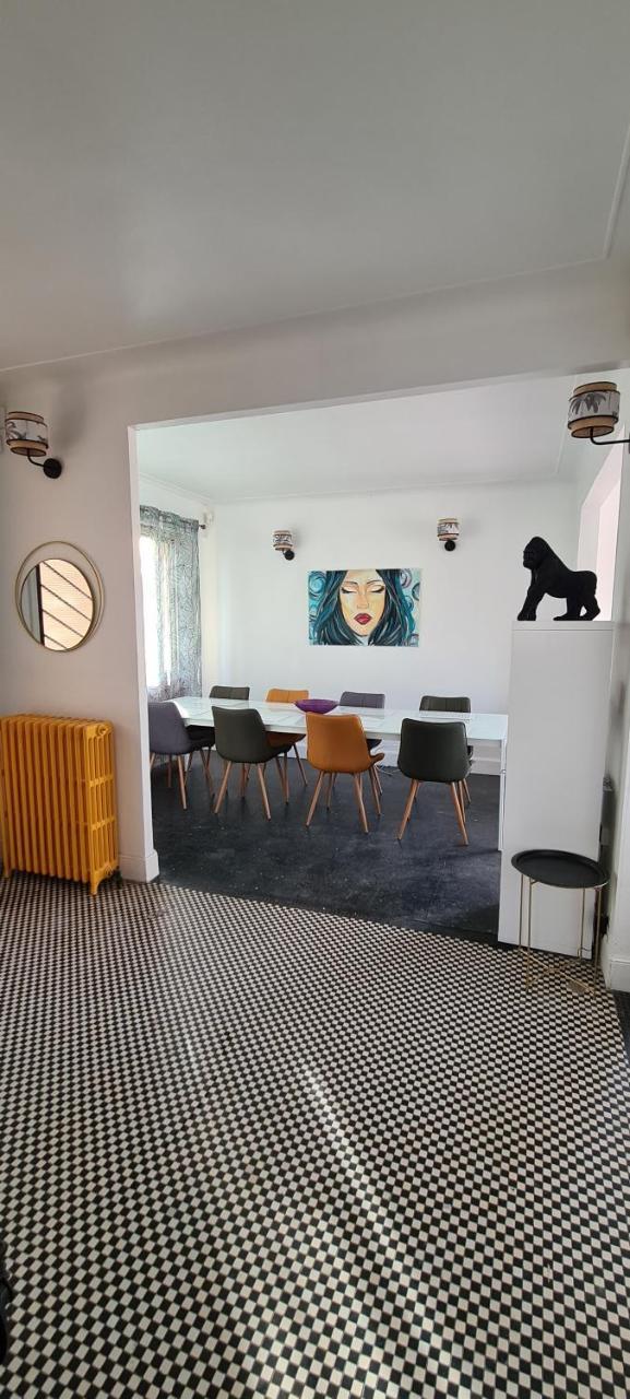 Agreable Villa a Mi Chemin de Paris & Disneyland & Stade de France — 4-Star Luxury Hotel in Gagny, France