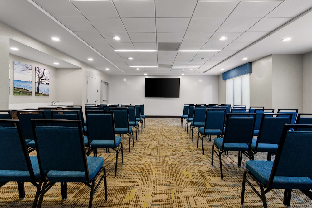 Hampton Inn & Suites Schererville - photo 33