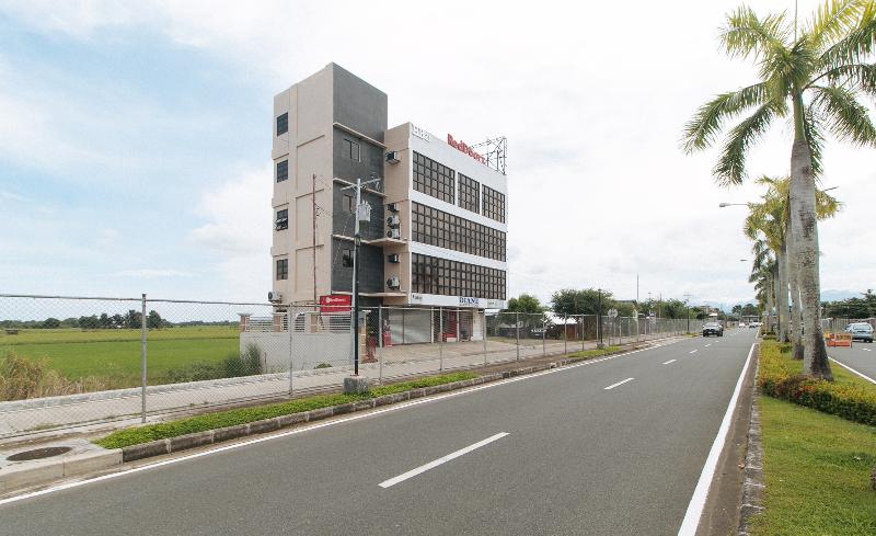 RedDoorz Near Iloilo International Airport in Iloilo, Philippines