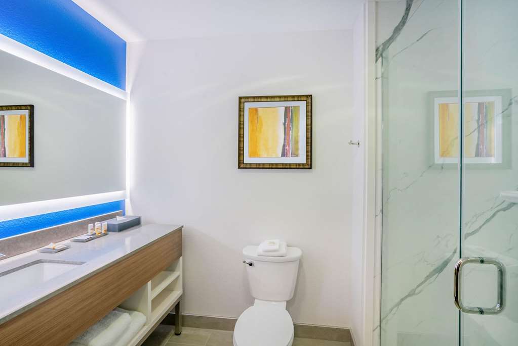 La Quinta Inn & Suites by Wyndham Katy - photo 29