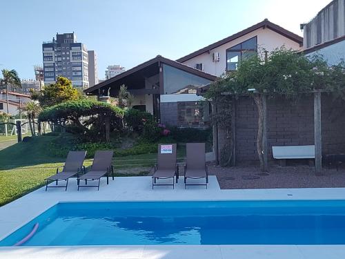 Casarão temporada verão Propriedade do Hotel Matos in Capao Da Canoa, Brasil