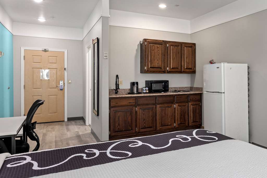 La Quinta Inn & Suites by Wyndham Raymondville - photo 92