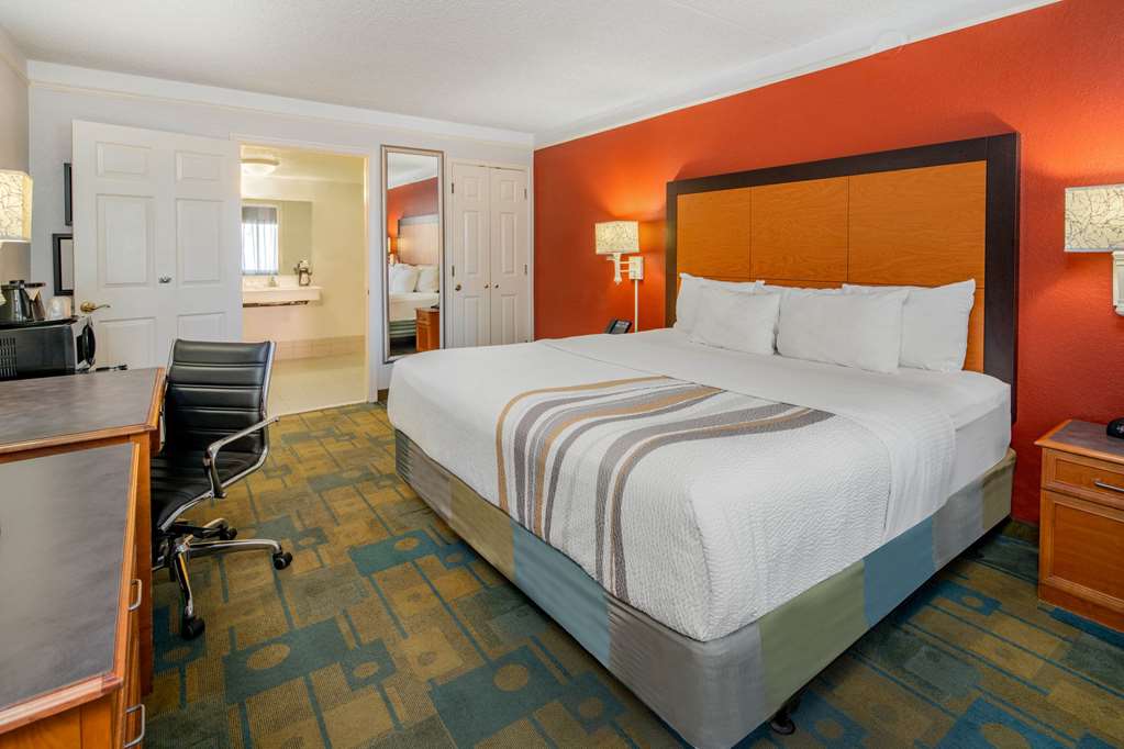 La Quinta Inn & Suites by Wyndham Irvine Spectrum - photo 15