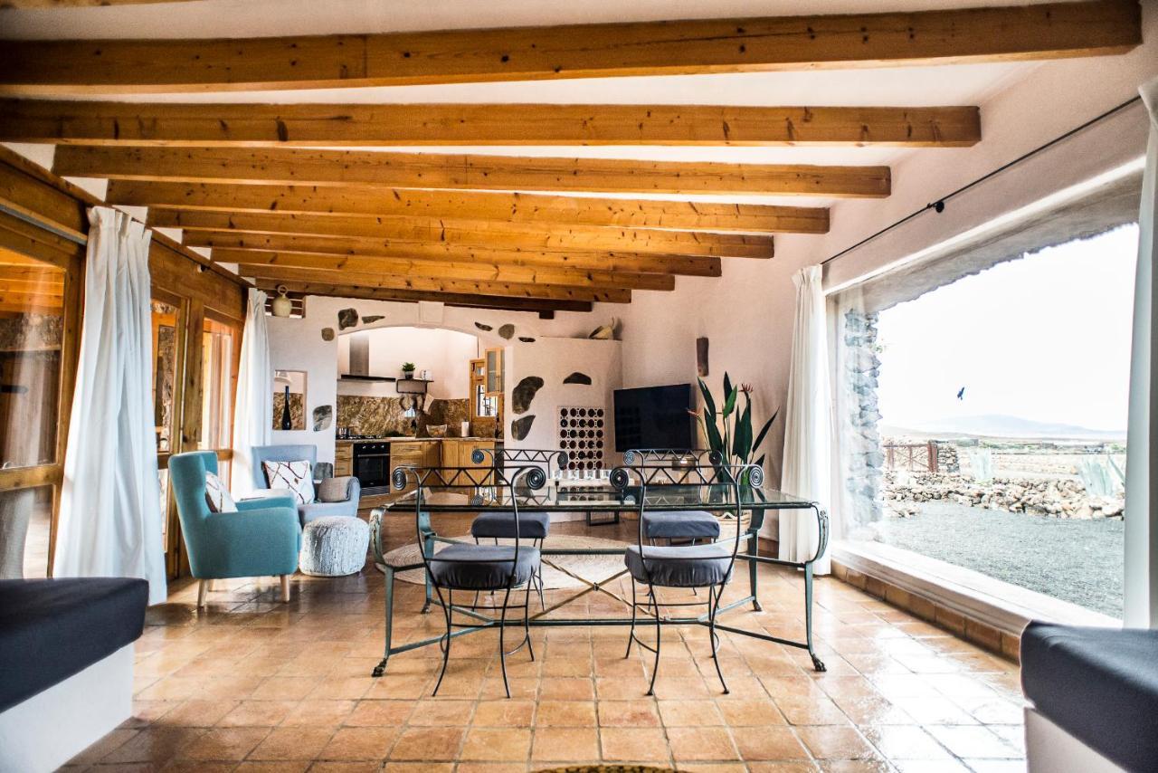 Finca la Estrella by Don Robertos Finca Paraiso — 4-Star Luxury Hotel in La Oliva, Spain