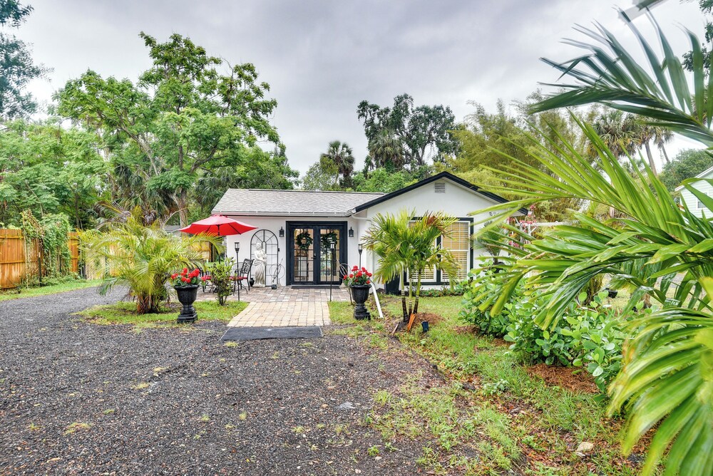 New Smyrna Beach Cottage about 1 Mi to Downtown — 4-Star Luxury Hotel in New Smyrna Beach, United States