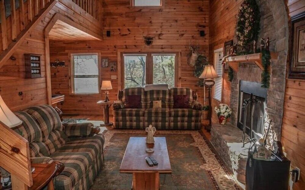 Mountain Rivers Lodge — 4-Star Luxury Hotel in Blue Ridge, United States