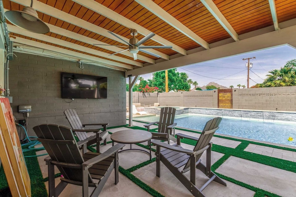 Sunsets on 11th by Avantstay Resort style Pool Hot Tub Game Room - photo 22