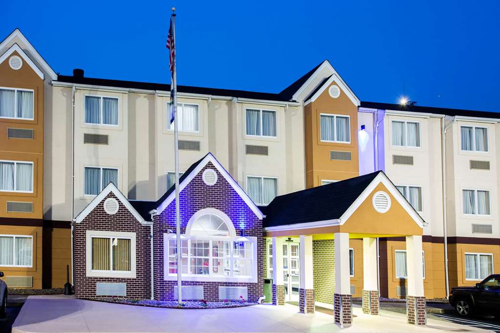 Microtel Inn & Suites by Wyndham Charleston WV - photo 3