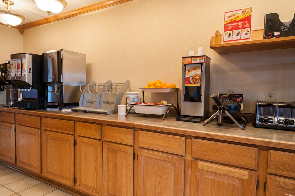 Country Inn & Suites by Radisson Milwaukee Airport WI - photo 29