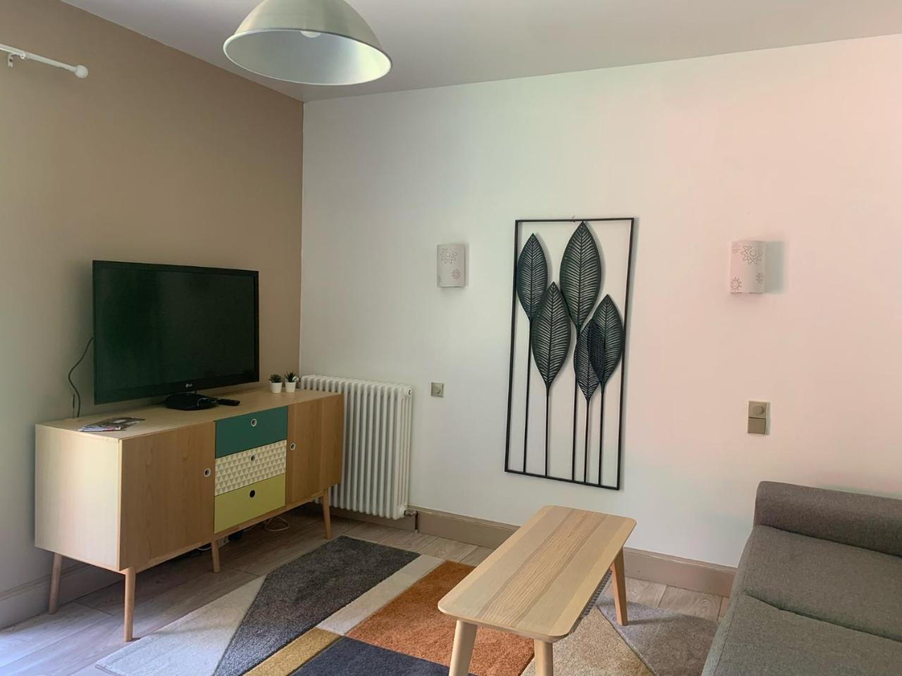 Logement Avec Acces Piscine — hotel in Chaumont-Sur-Tharonne