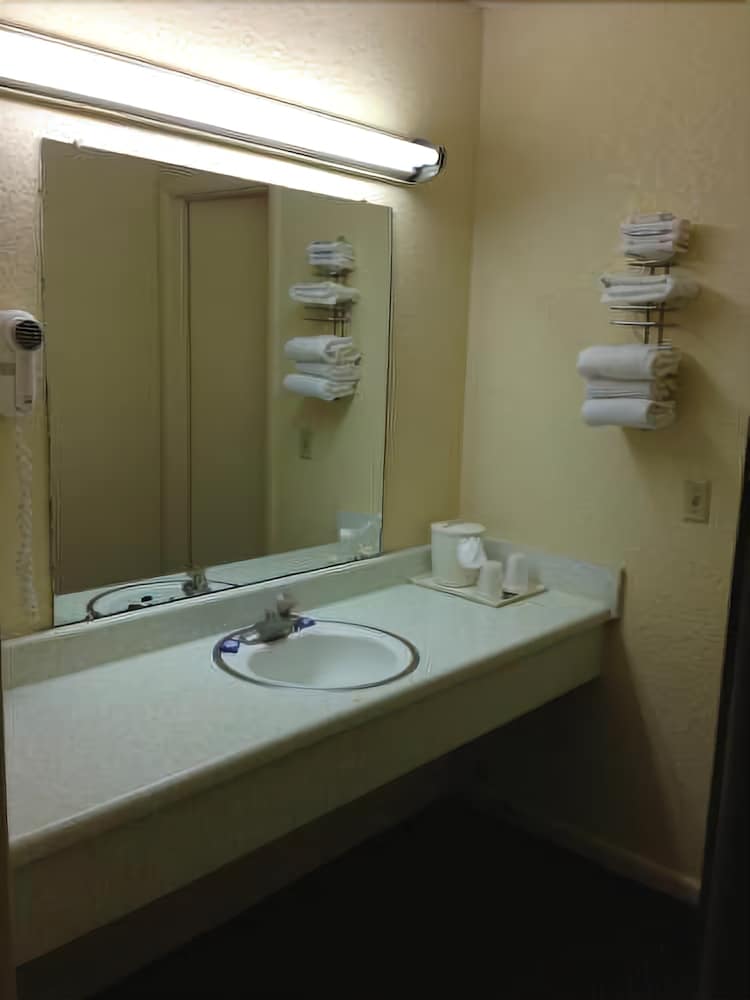Super 7 Inn Siloam Springs - photo 11